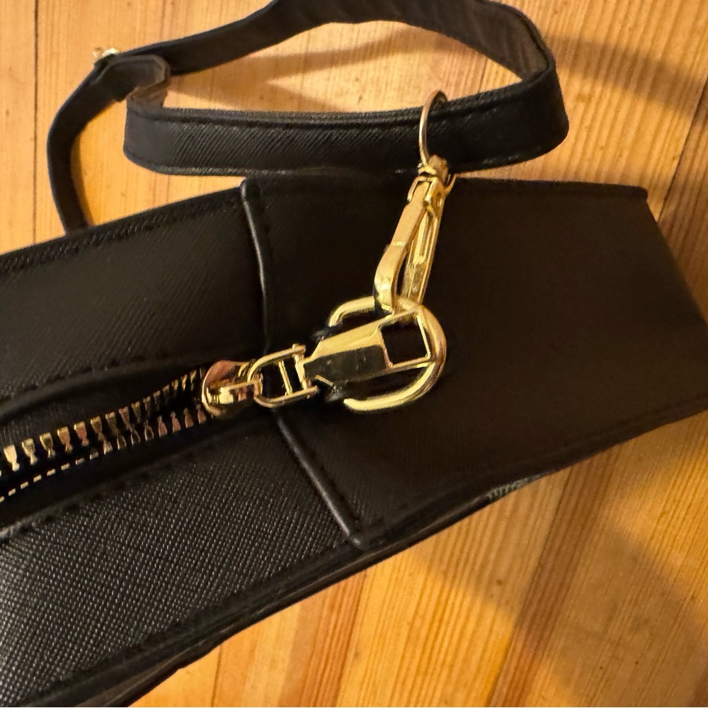 Black Crossbody Beetlejuice Style Coffin Bag "Never Trust The Living" ⚰️ - Picture 6 of 6